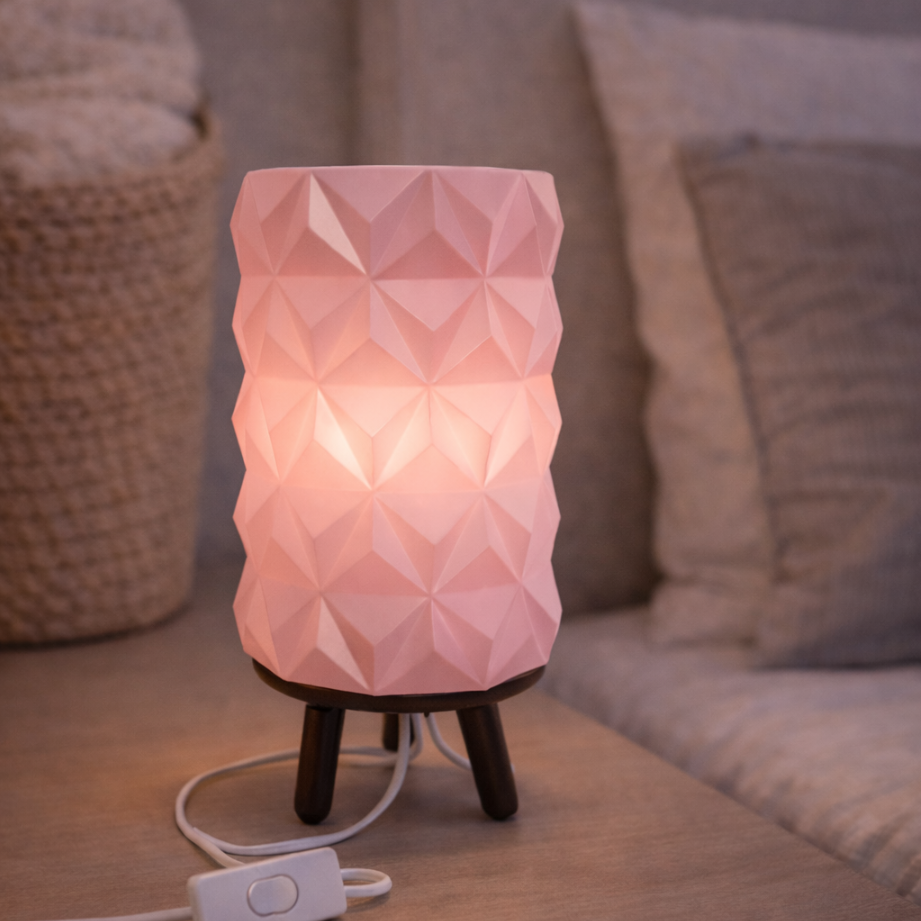Candeeiro Polígono Gold – Design Geométrico!